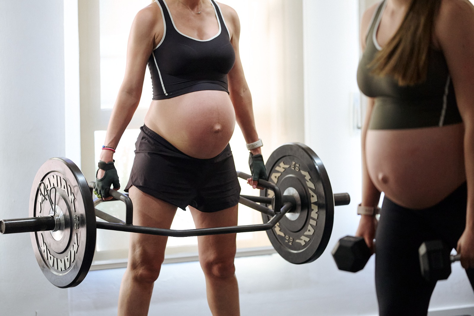 Entrenamiento mujer embarazo fuerza girona